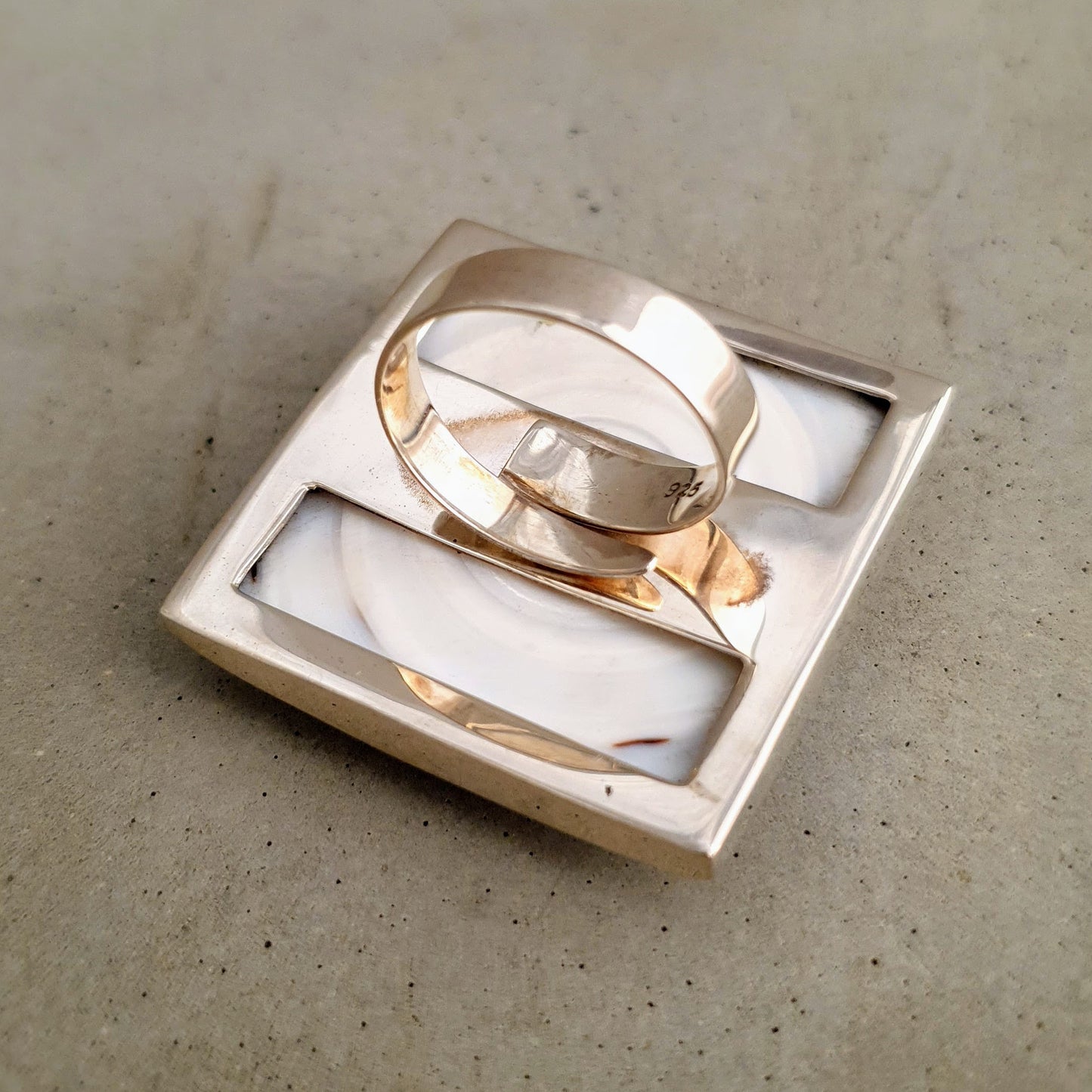 R0830 | Ring