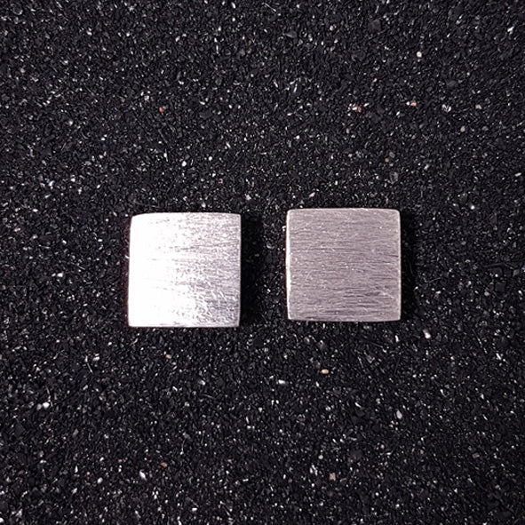 S1547 | ear studs