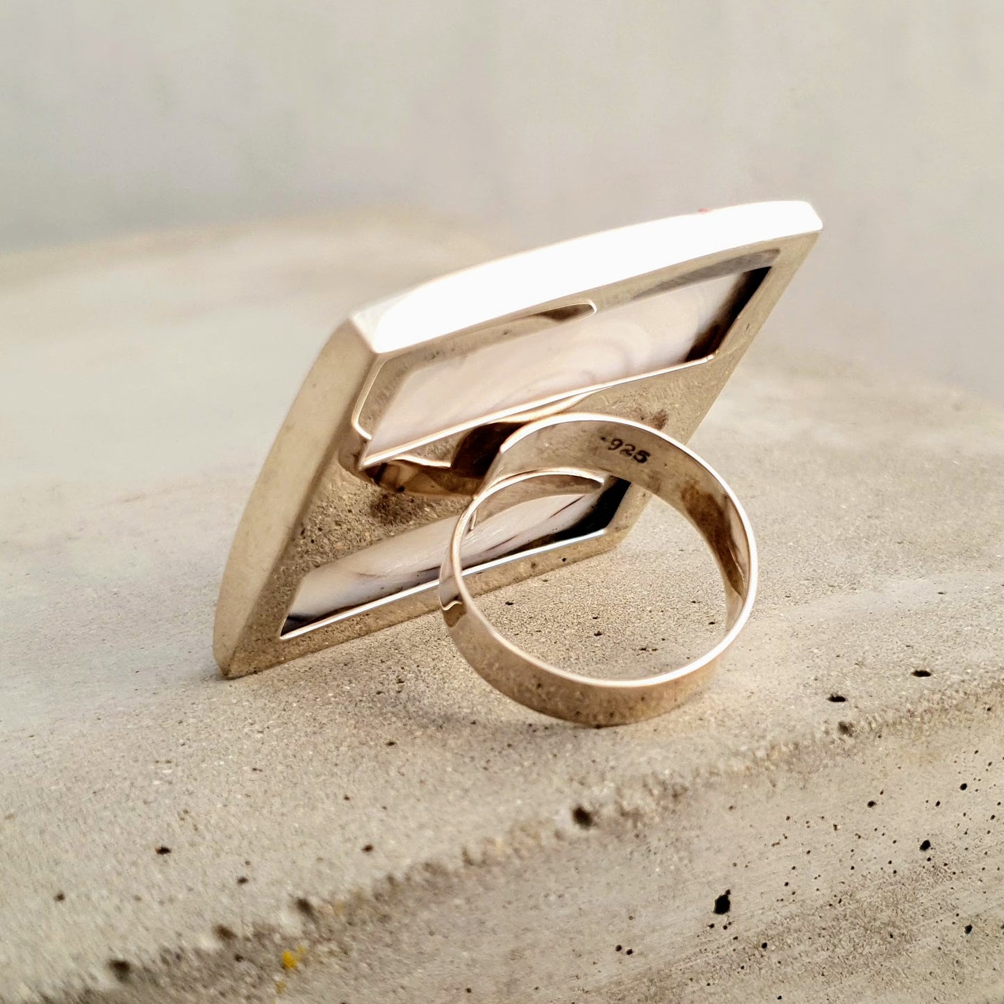 R0830 | Ring