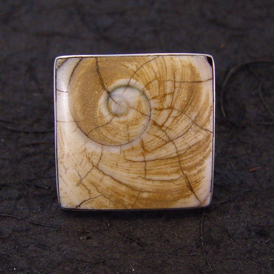 R0925 | Ring