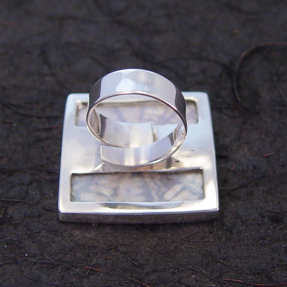 R0966 | Ring