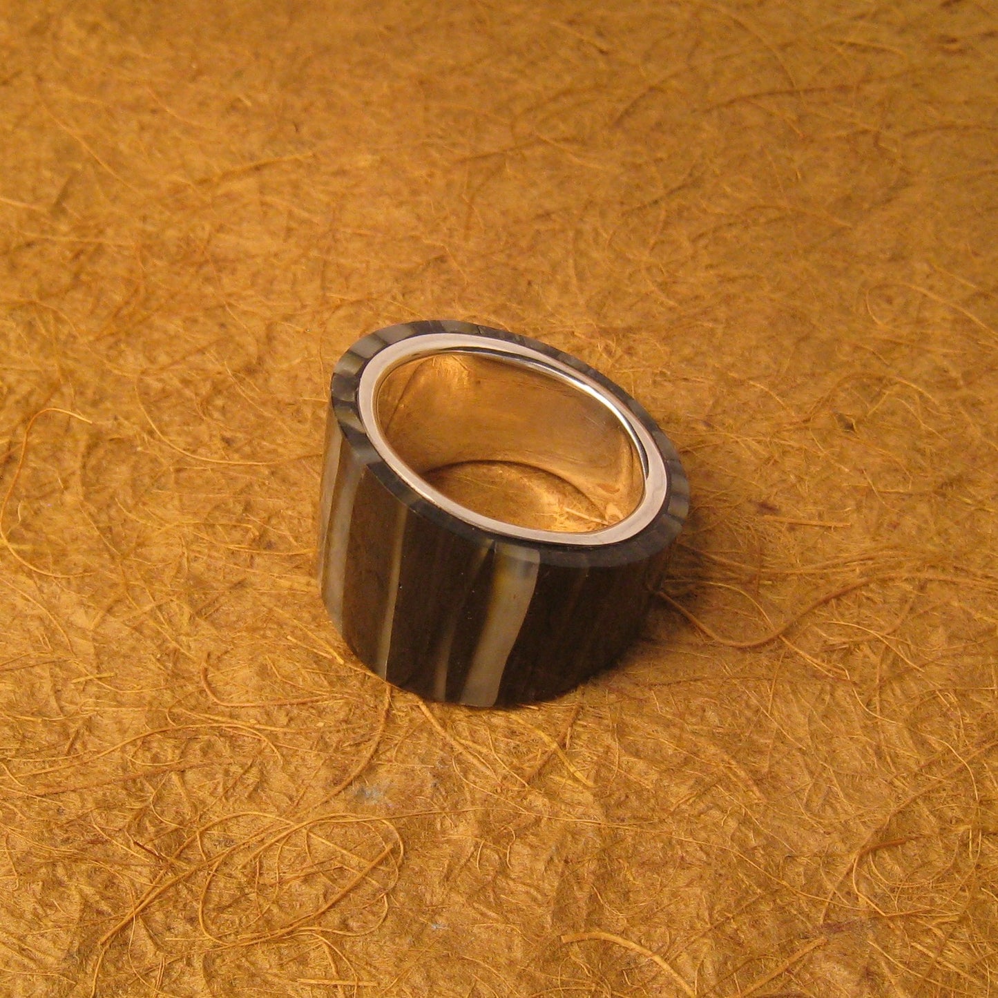 R1051 | Ring