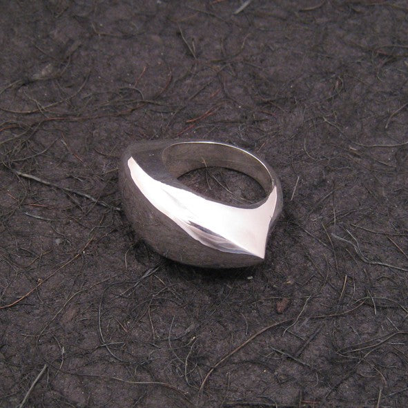 R1147 | Ring