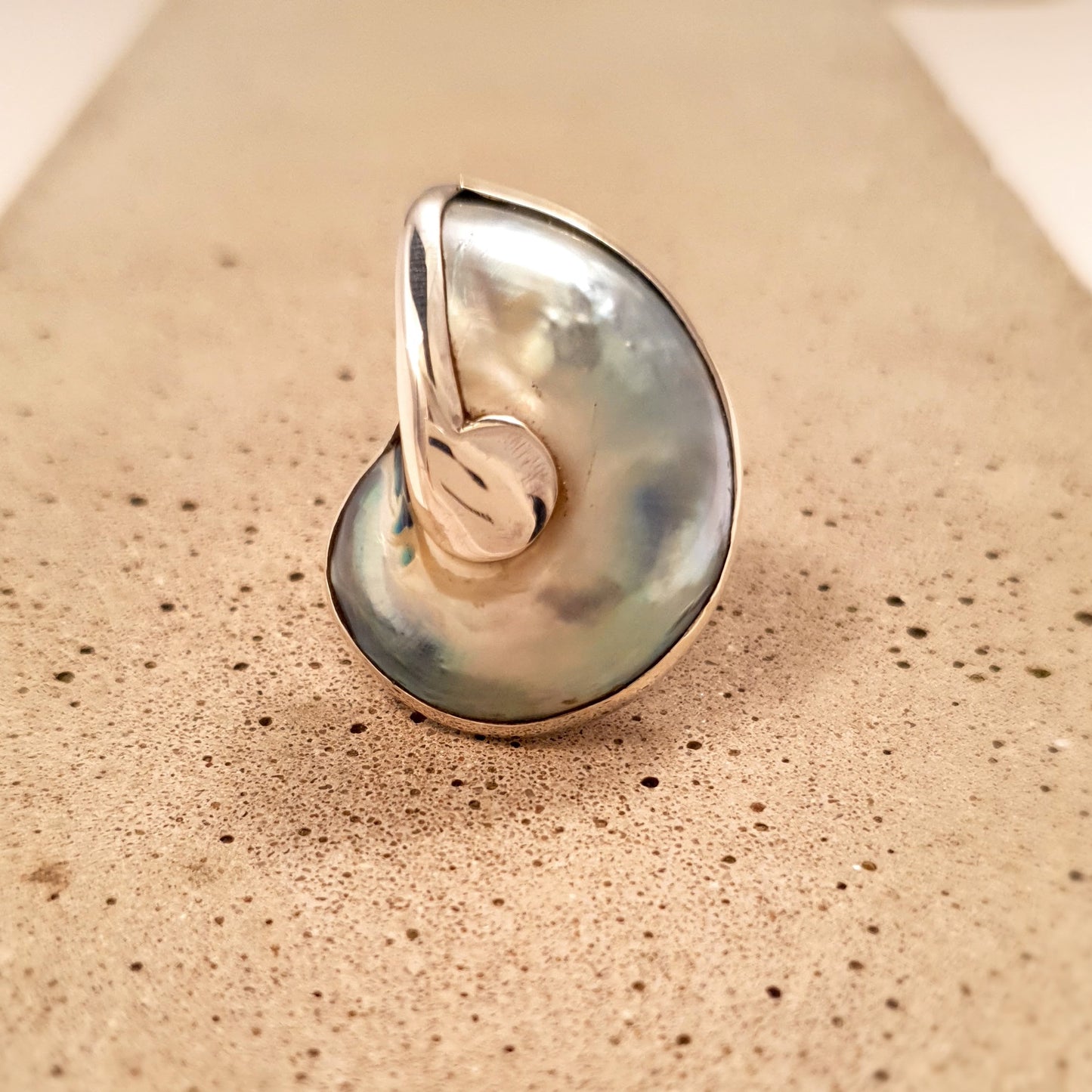 R1208 | Ring