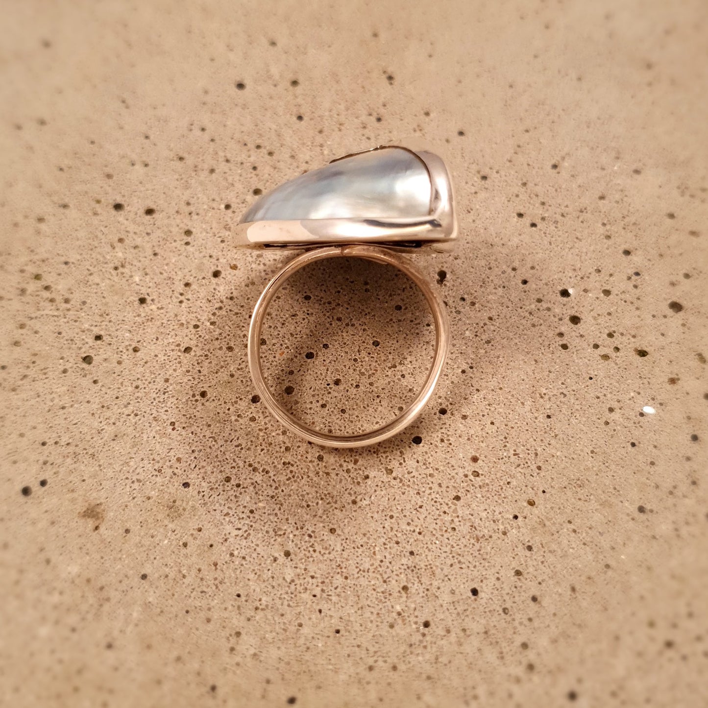 R1208 | Ring