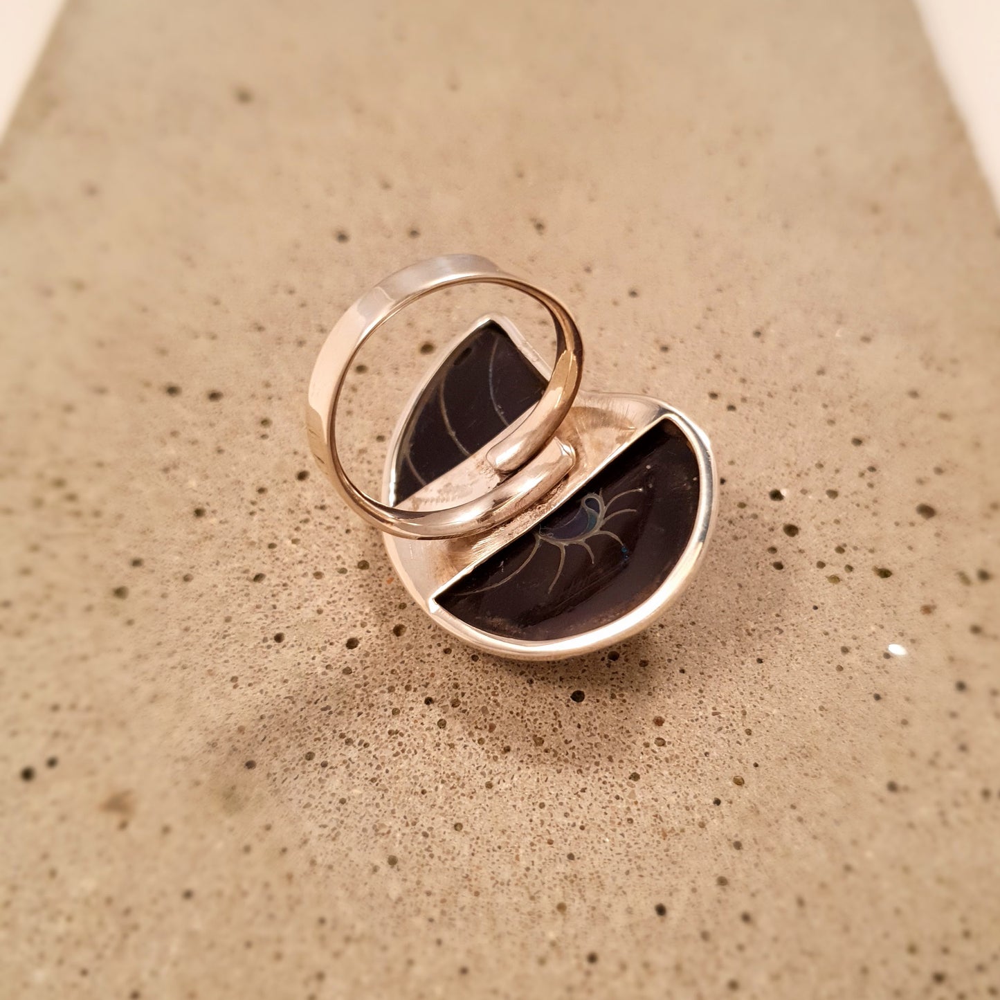 R1208 | Ring