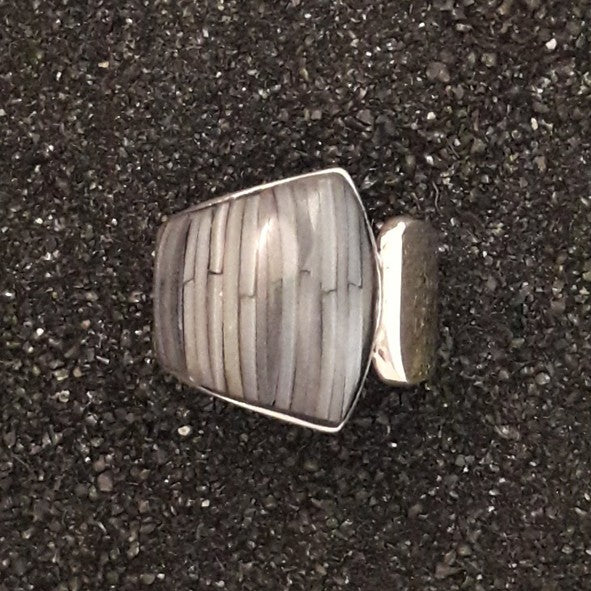R1302 | Ring