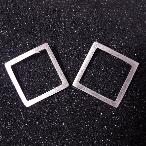 S1549 | ear studs